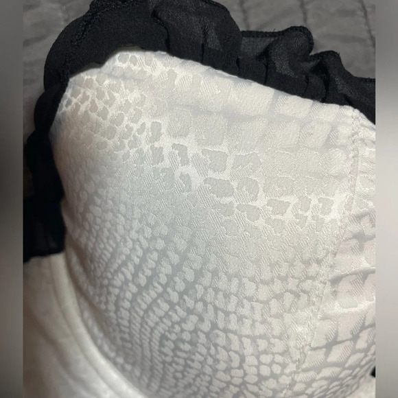 Love Haus Ivory and Black textured ruffle bra size 34D NWT - Picture 2 of 6